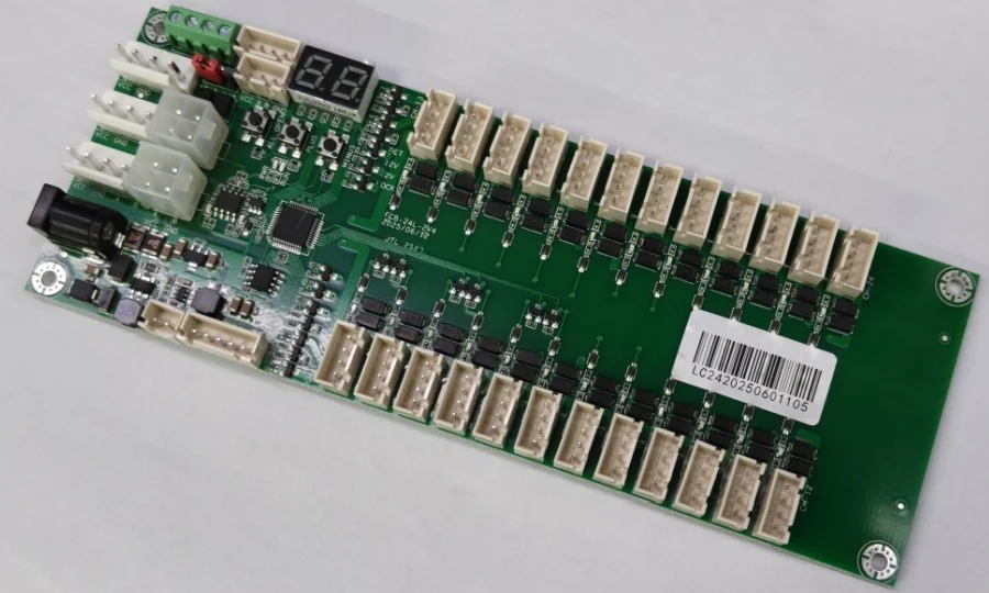 Multi-channel distribution board with plug connectors and control circuitry