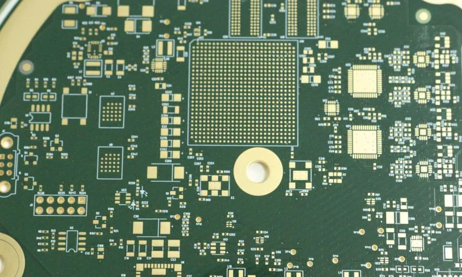 HDI PCB product with dense routing and component lands