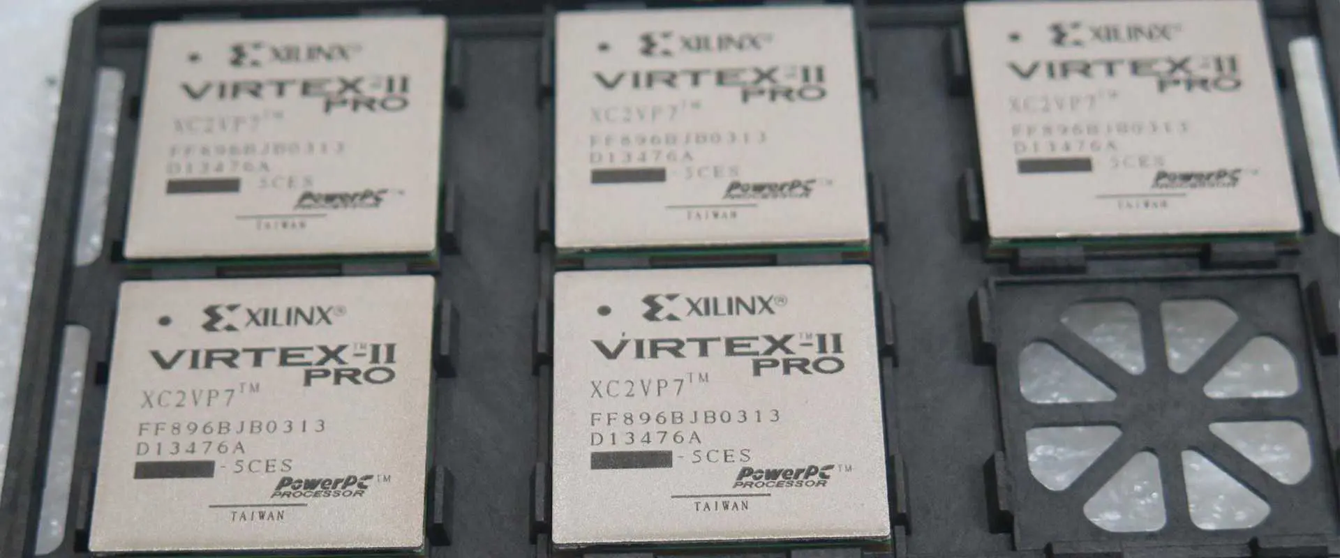 Xilinx XC7Z030-2FFG676i