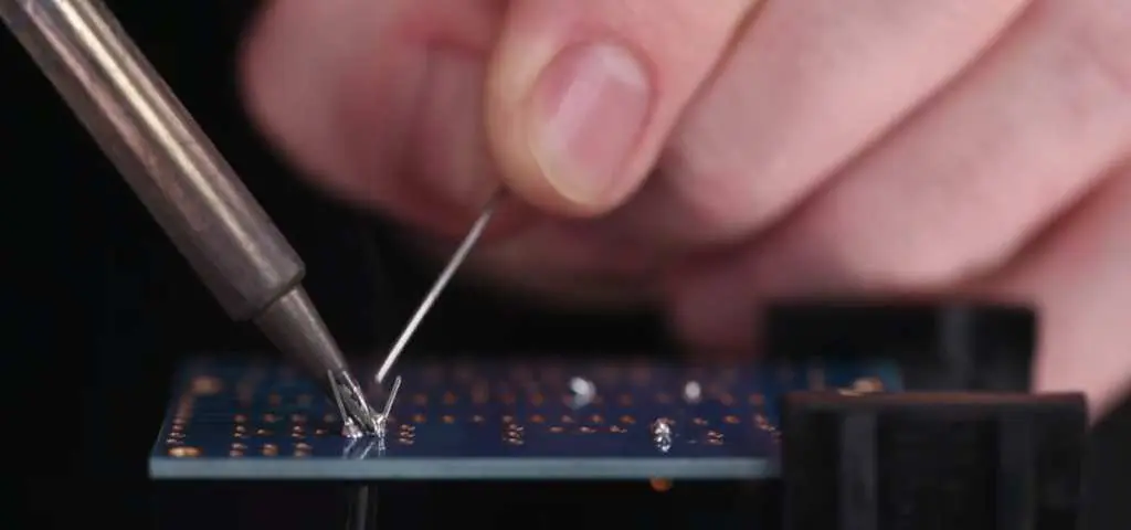 How to Use Desoldering Wire