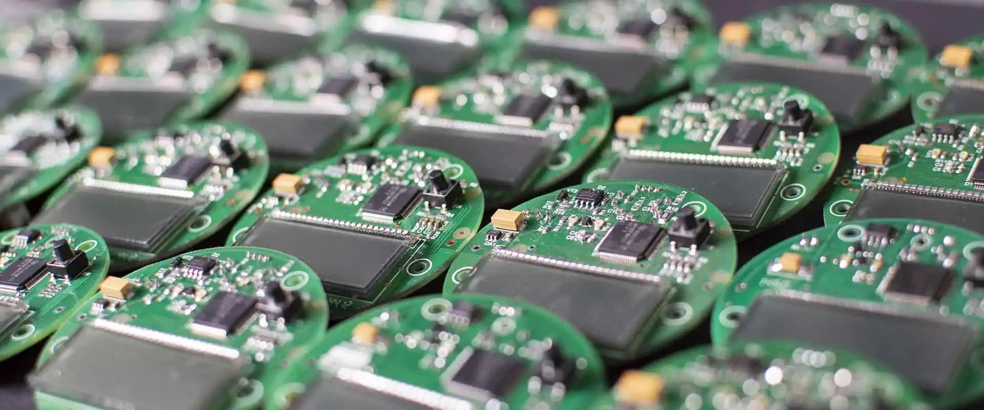 Why Outsource PCB Assembly? 4 Key Benefits